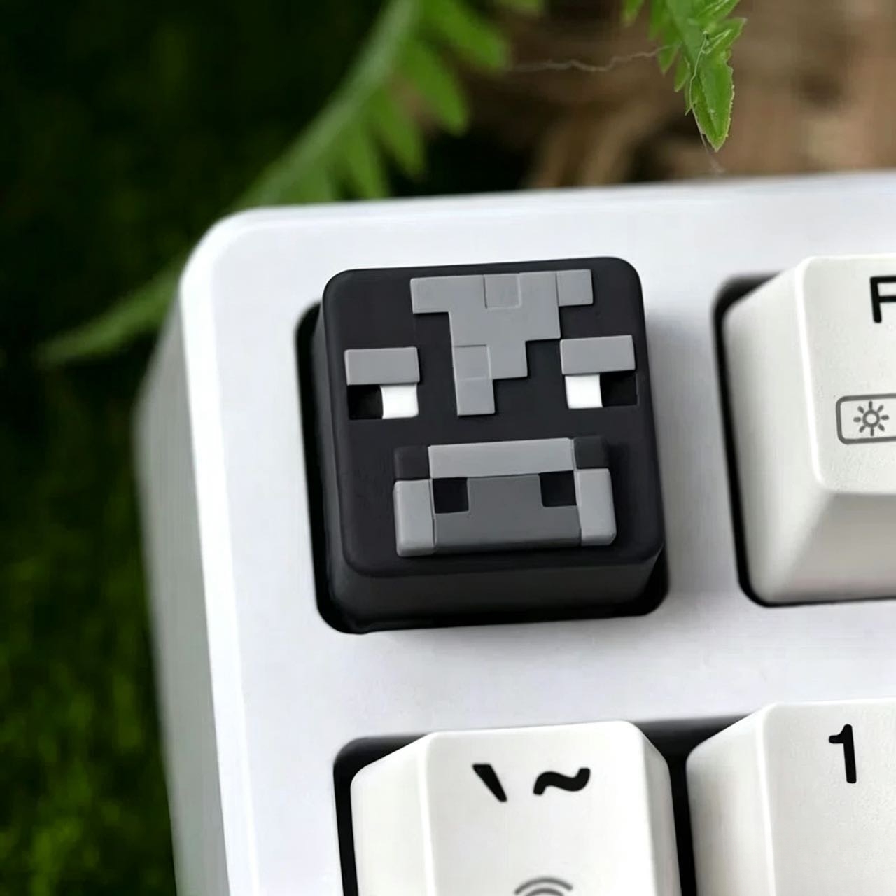 3D Sculpted Minecraft Themed Artisan Keycap, Handmade Game Block Character Keycap Compatible With All MX Mechanical Keyboard Switches, Ideal For ESC R4 Position - Image 5