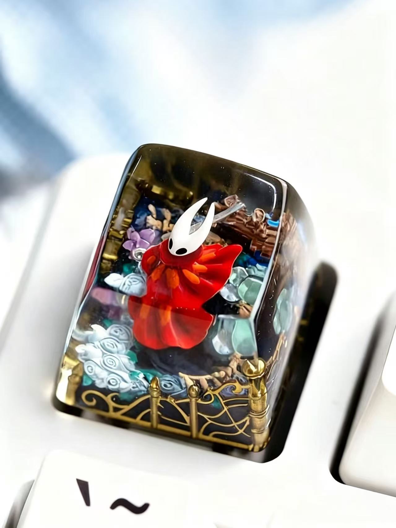 Transparent Resin Artisan Keycap, Hornet Hollow Knight Silksong Handmade Diorama Keycap Compatible with All MX Mechanical Keyboard Switches - Image 3